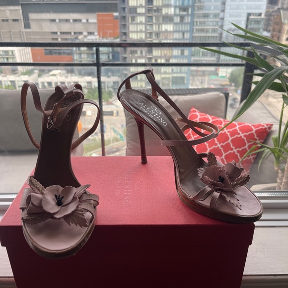 VALENTINO Size 41 - Leather Floral Blush Pink Heels - Picture 2 of 6